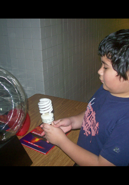 Lighting a bulb with a plasma lamp! Lighting a bulb with a plasma lamp!
