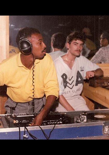 Dj LoLo, getting that mix right! Dj LoLo, getting that mix right!