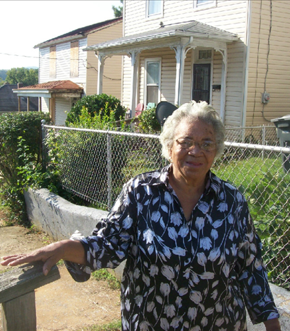 Doris Waller DHS-'54, still lives in the neighborhood!