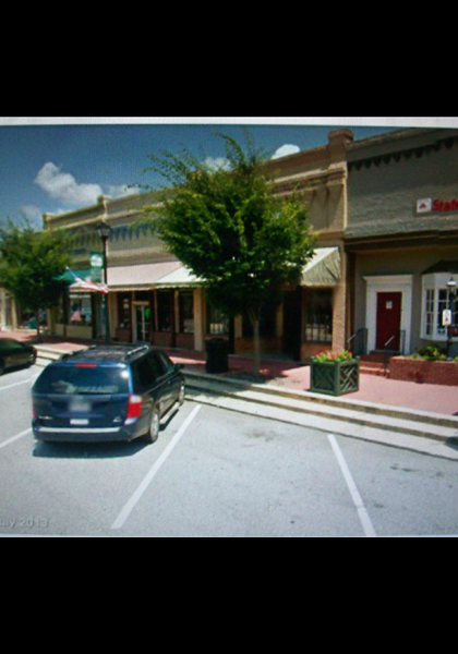 The cafe is to the left of state farm, notice the streetlamps! The cafe is to the left of state farm, notice the streetlamps!