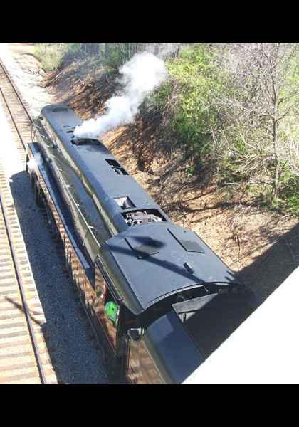 611, leaning over the 5th Street Bridge! 611, leaning over the 5th Street Bridge!