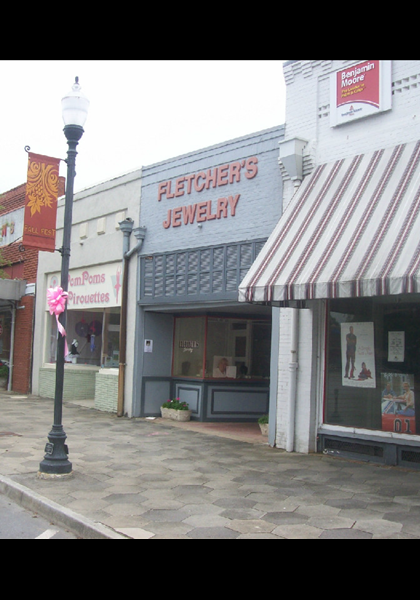 The square! Fletcher's Jewelry was broken into in the episode "dangerous engagement!" The square! Fletcher's Jewelry was broken into in the episode "dangerous engagement!"