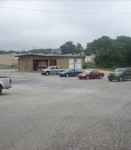 Bob Pinkney's car lot! Watch those lemons! Bob Pinkney's car lot! Watch those lemons!