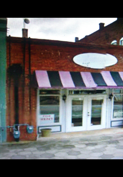 Same building, notice the gas and electric meters! Same building, notice the gas and electric meters!