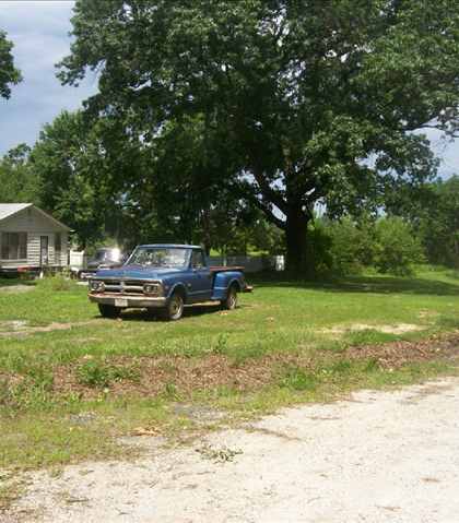 Henderson's place, the truck is in the middle of the dance floor! Ben had the place jumping every Saturday night! Henderson's place, the truck is in the middle of the dance floor! Ben had the place jumping every Saturday night!