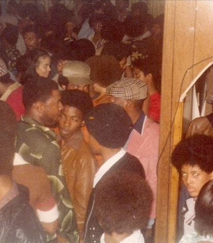 Dancing, crowd at the Swinging T! Dancing, crowd at the Swinging T!